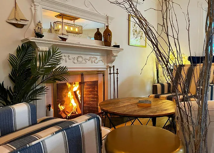 Cheap hotel: Queen Anne'S Revenge